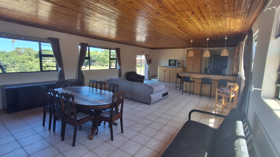 To Let 5 Bedroom Property for Rent in Humansdorp Eastern Cape